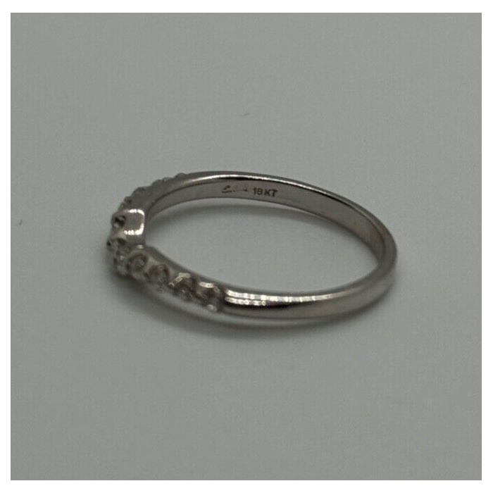 18K WHITE GOLD  DIAMONDS  RING SIZE 6