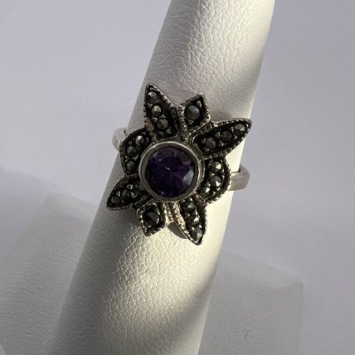 925 Sterling Silver Amethyst & Marcasite Ring Size 5