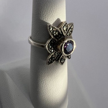 925 Sterling Silver Amethyst & Marcasite Ring Size 5