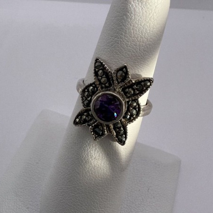 925 Sterling Silver Amethyst & Marcasite Ring Size 5