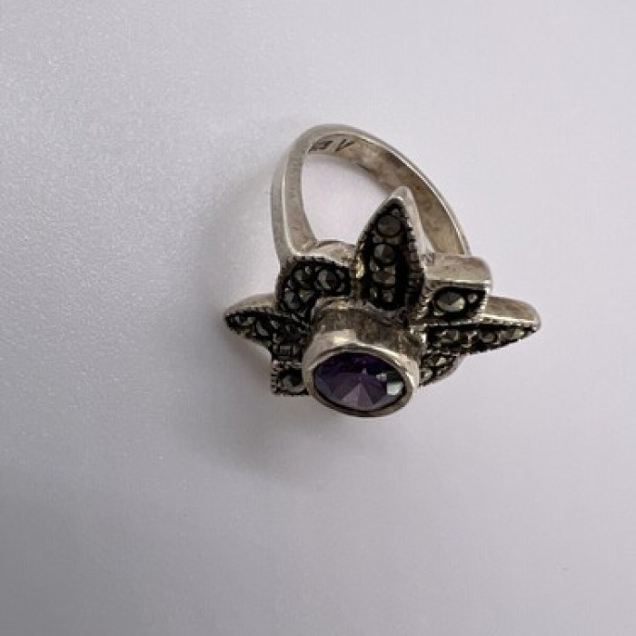 925 Sterling Silver Amethyst & Marcasite Ring Size 5