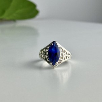 925 Sterling Silver Blue Tourmaline Ring Size 6.5