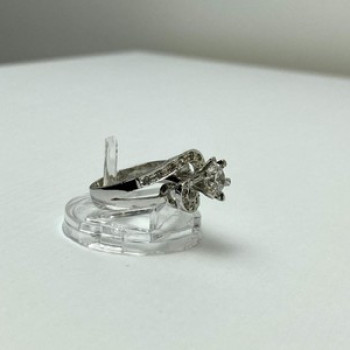 925 Sterling Silver White/Colorless CZ Ring Size 5.5