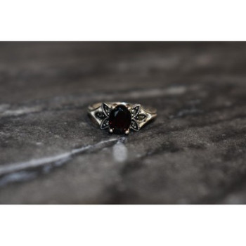 925 Sterling Silver Garnet & Black Jade Ring Size 6.5