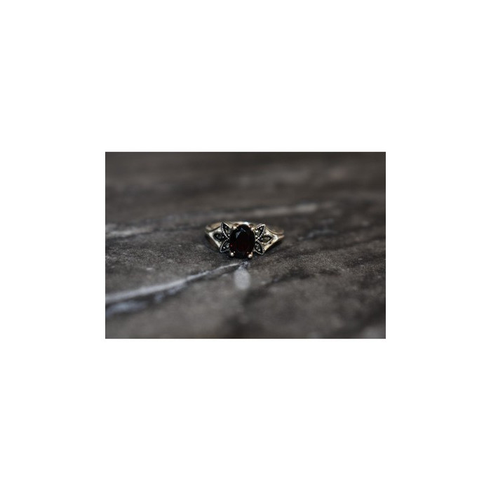 925 Sterling Silver Garnet & Black Jade Ring Size 6.5