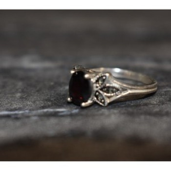 925 Sterling Silver Garnet & Black Jade Ring Size 6.5