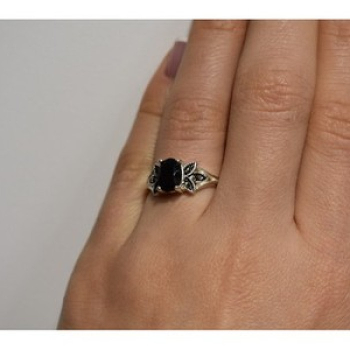 925 Sterling Silver Garnet & Black Jade Ring Size 6.5