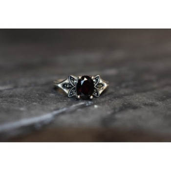 925 Sterling Silver Garnet & Black Jade Ring Size 6.5