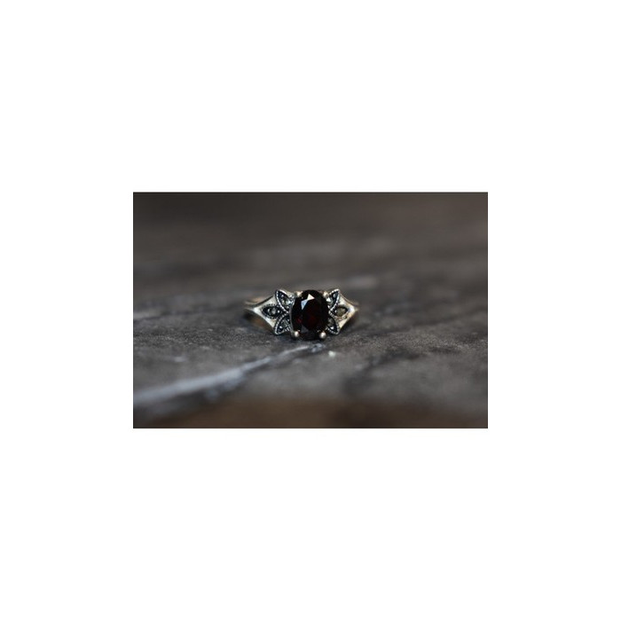 925 Sterling Silver Garnet & Black Jade Ring Size 6.5