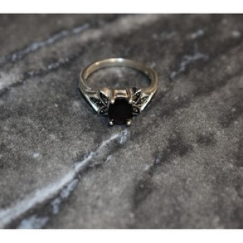 925 Sterling Silver Garnet & Black Jade Ring Size 6.5