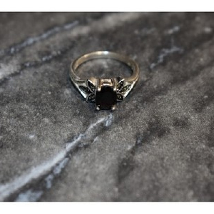 925 Sterling Silver Garnet & Black Jade Ring Size 6.5