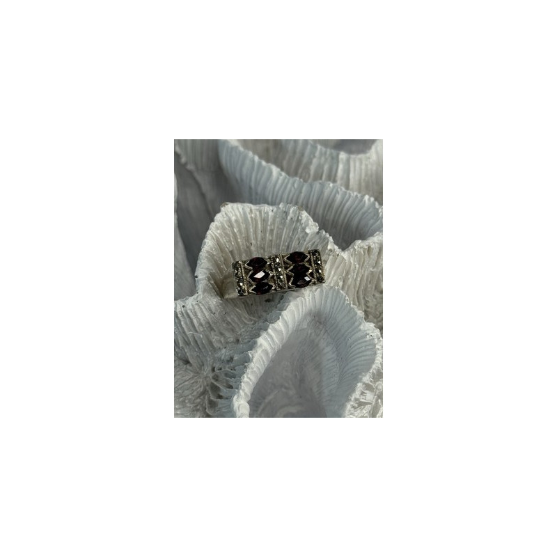 925 Sterling Silver Garnet & Marcasite Ring Size 9