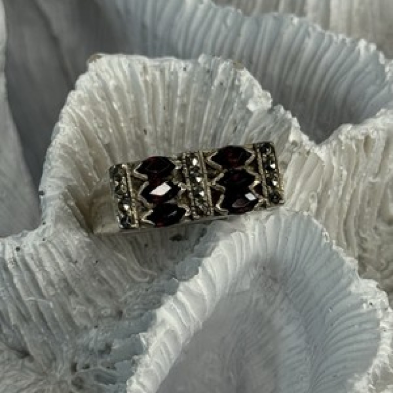 925 Sterling Silver Garnet & Marcasite Ring Size 9