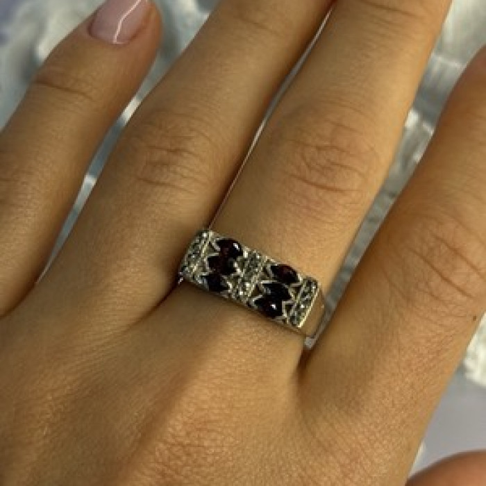 925 Sterling Silver Garnet & Marcasite Ring Size 9