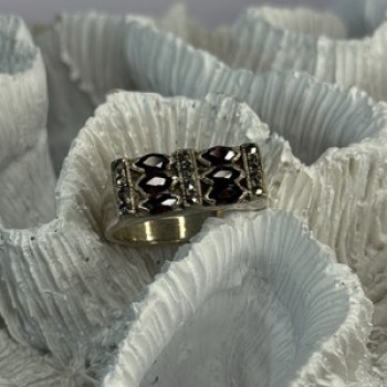 925 Sterling Silver Garnet & Marcasite Ring Size 9
