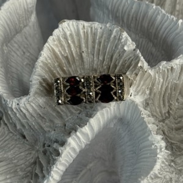 925 Sterling Silver Garnet & Marcasite Ring Size 9