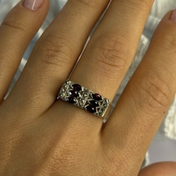 925 Sterling Silver Garnet & Marcasite Ring Size 9