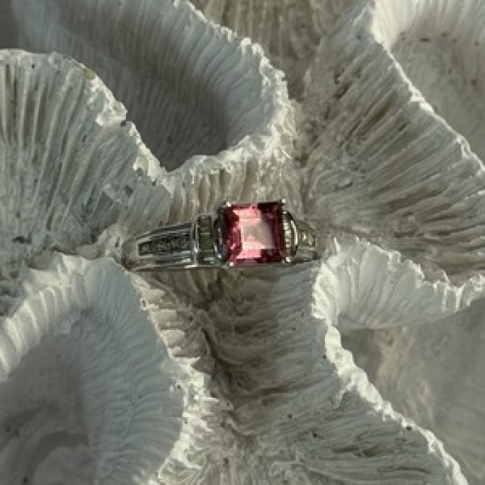 10K White Gold Spinel & Diamonds Ring Size 7