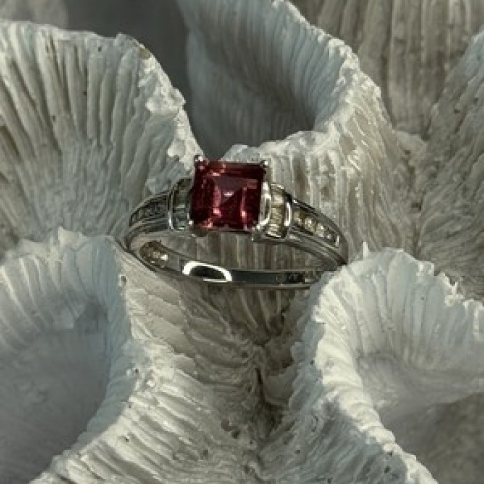 10K White Gold Spinel & Diamonds Ring Size 7