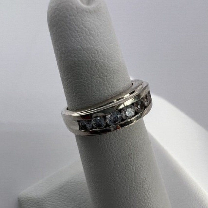 925 Sterling Silver & CZ Ring Size 4
