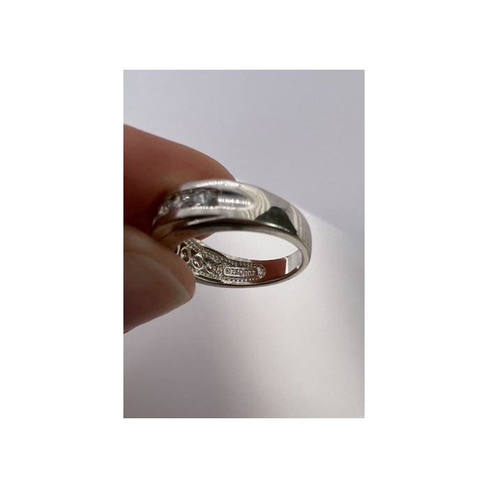 925 Sterling Silver & CZ Ring Size 4