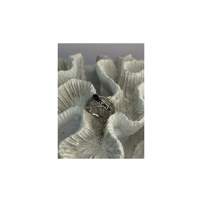 10K WHITE GOLD SAPPHIRE & DIAMOND RING SIZE 7