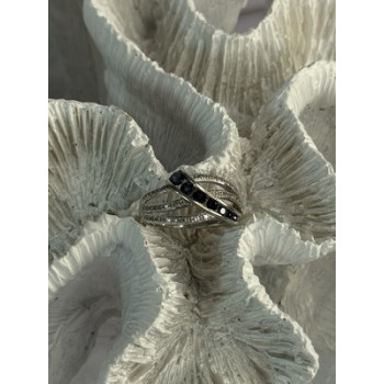 10K WHITE GOLD SAPPHIRE & DIAMOND RING SIZE 7