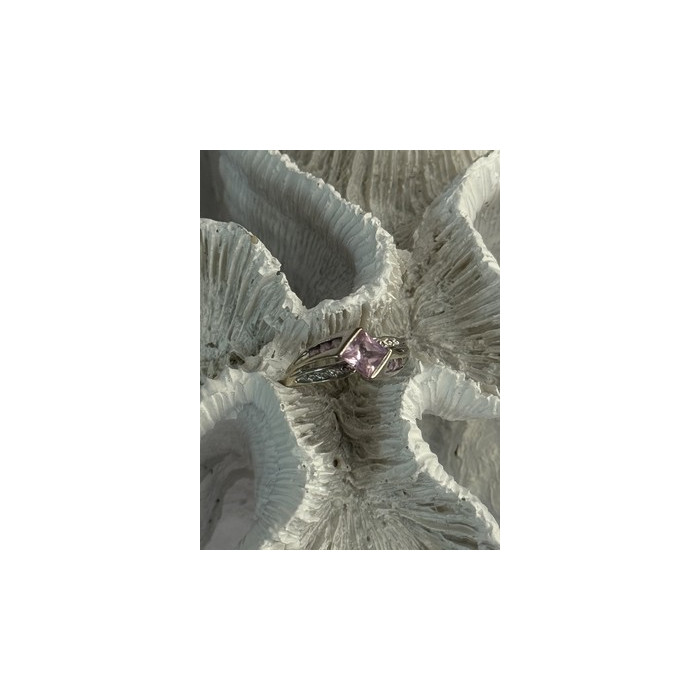 10K WHITE GOLD PINK TOPAZ & DIAMOND RING SIZE 7