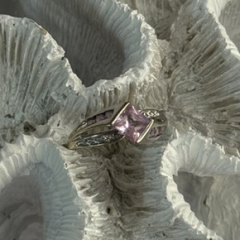 10K White Gold Pink Topaz & Diamond Ring Size 7