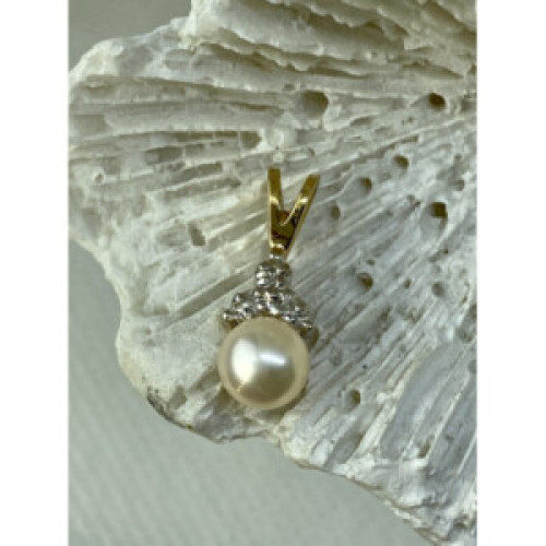 14K Yellow Gold Pearl & Diamonds Pendant