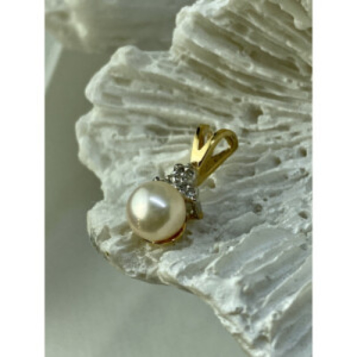 14K Yellow Gold Pearl & Diamonds Pendant