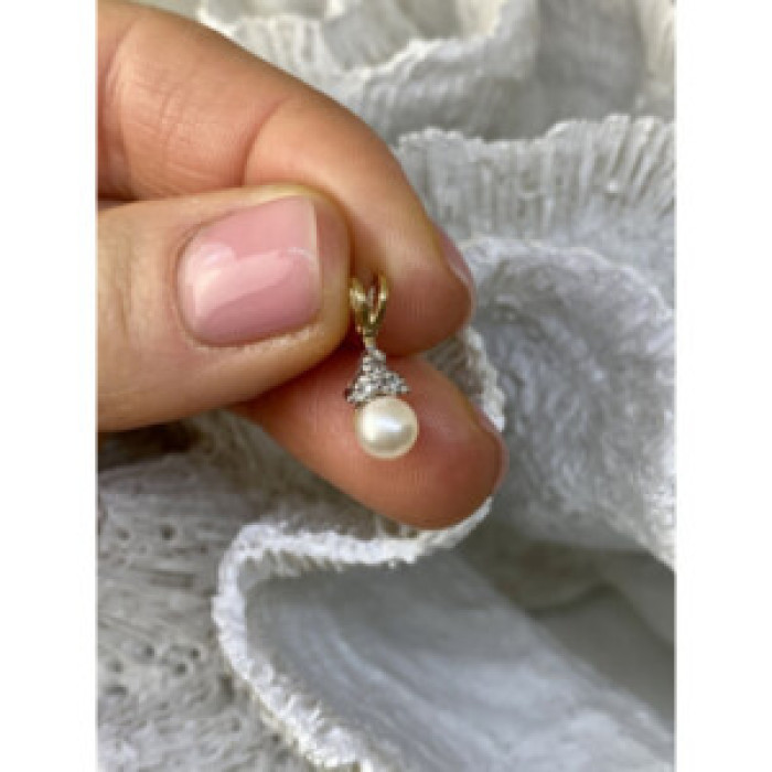 14K Yellow Gold Pearl & Diamonds Pendant