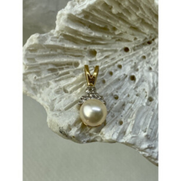 14K Yellow Gold Pearl & Diamonds Pendant