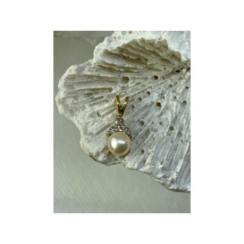 14K YELLOW GOLD PEARL & DIAMONDS PENDANT