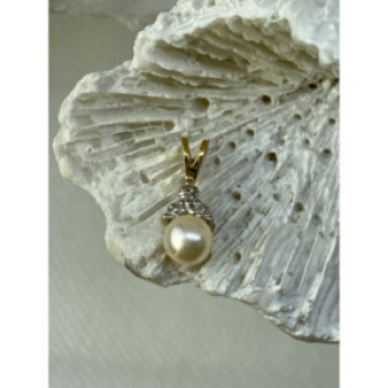 14K Yellow Gold Pearl & Diamonds Pendant