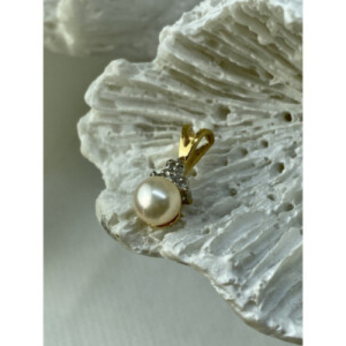 14K Yellow Gold Pearl & Diamonds Pendant