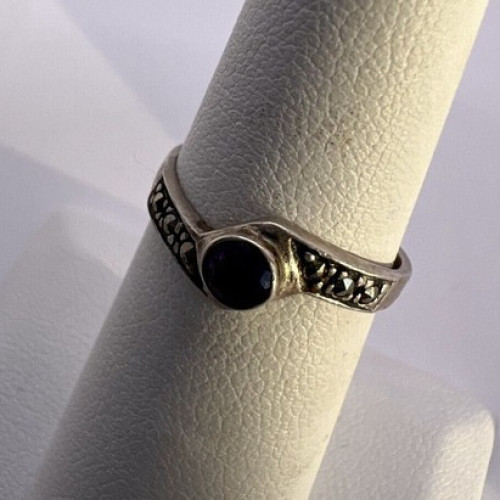 925 Sterling Silver Amethyst & Marcasite Ring Size 5.5
