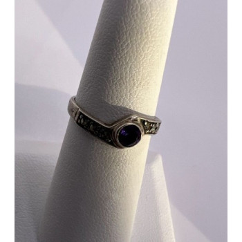 925 Sterling Silver Amethyst & Marcasite Ring Size 5.5
