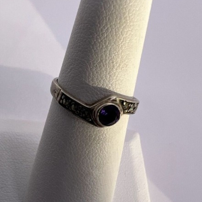 925 Sterling Silver Amethyst & Marcasite Ring Size 5.5