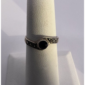 925 Sterling Silver Amethyst & Marcasite Ring Size 5.5