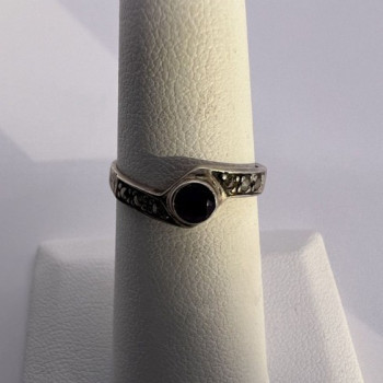 925 Sterling Silver Amethyst & Marcasite Ring Size 5.5
