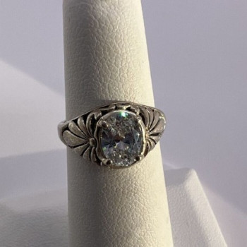 925 Sterling Silver & CZ Kbn Ring Size 4.5