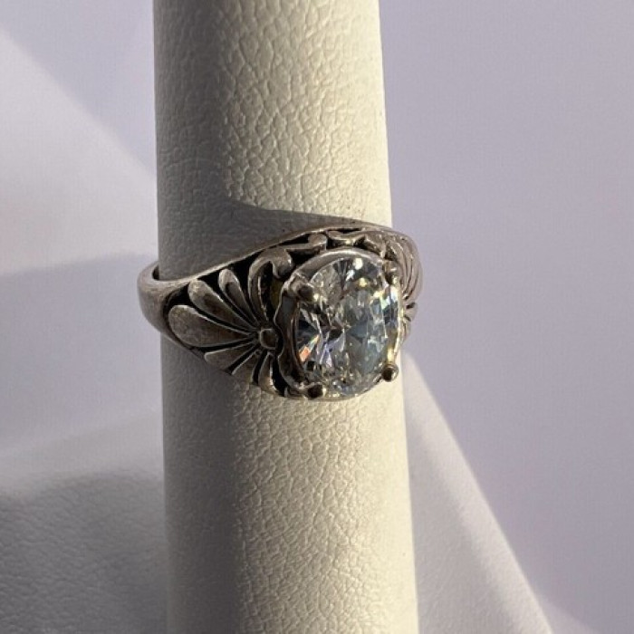 925 Sterling Silver & CZ Kbn Ring Size 4.5