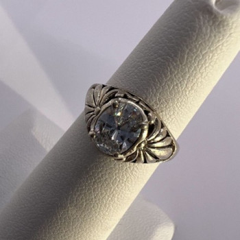 925 Sterling Silver & CZ Kbn Ring Size 4.5