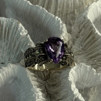 925 Sterling Silver Amethyst & Marcasite Ring Size 7