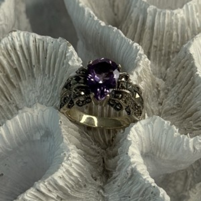 925 Sterling Silver Amethyst & Marcasite Ring Size 7