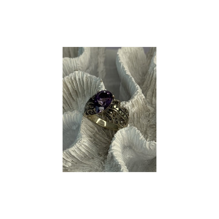 925 Sterling Silver Amethyst & Marcasite Ring Size 7