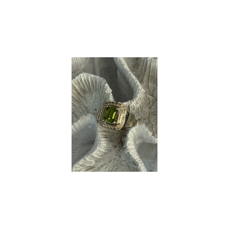 925 Sterling Silver Peridot Ring Size 6