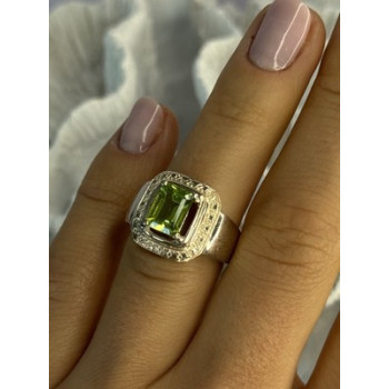 925 Sterling Silver Peridot Ring Size 6