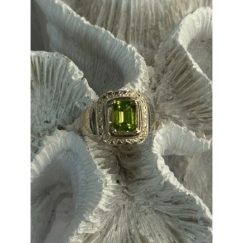 925 Sterling Silver Peridot Ring Size 6